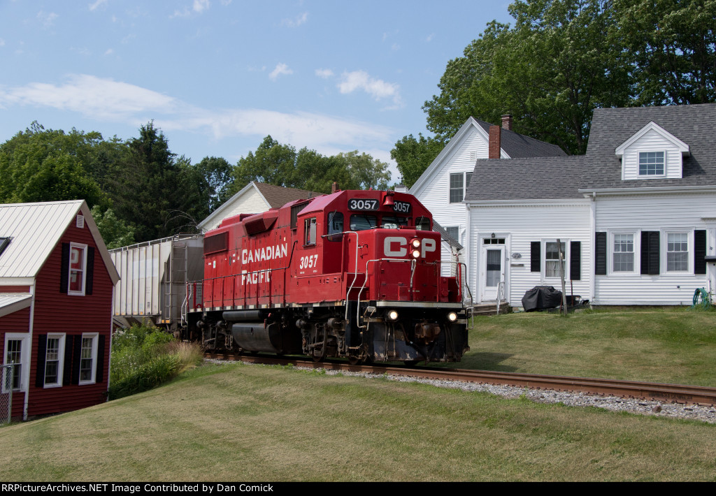 CP 3057 Leads G17 at Thomaston